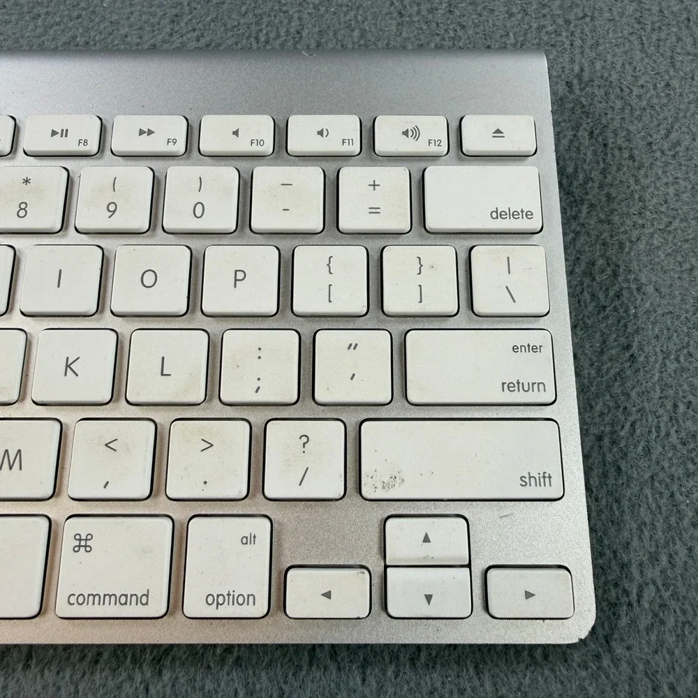 Apple Wireless Keyboard A1314 Bluetooth Silver Aluminum White Keys Tested